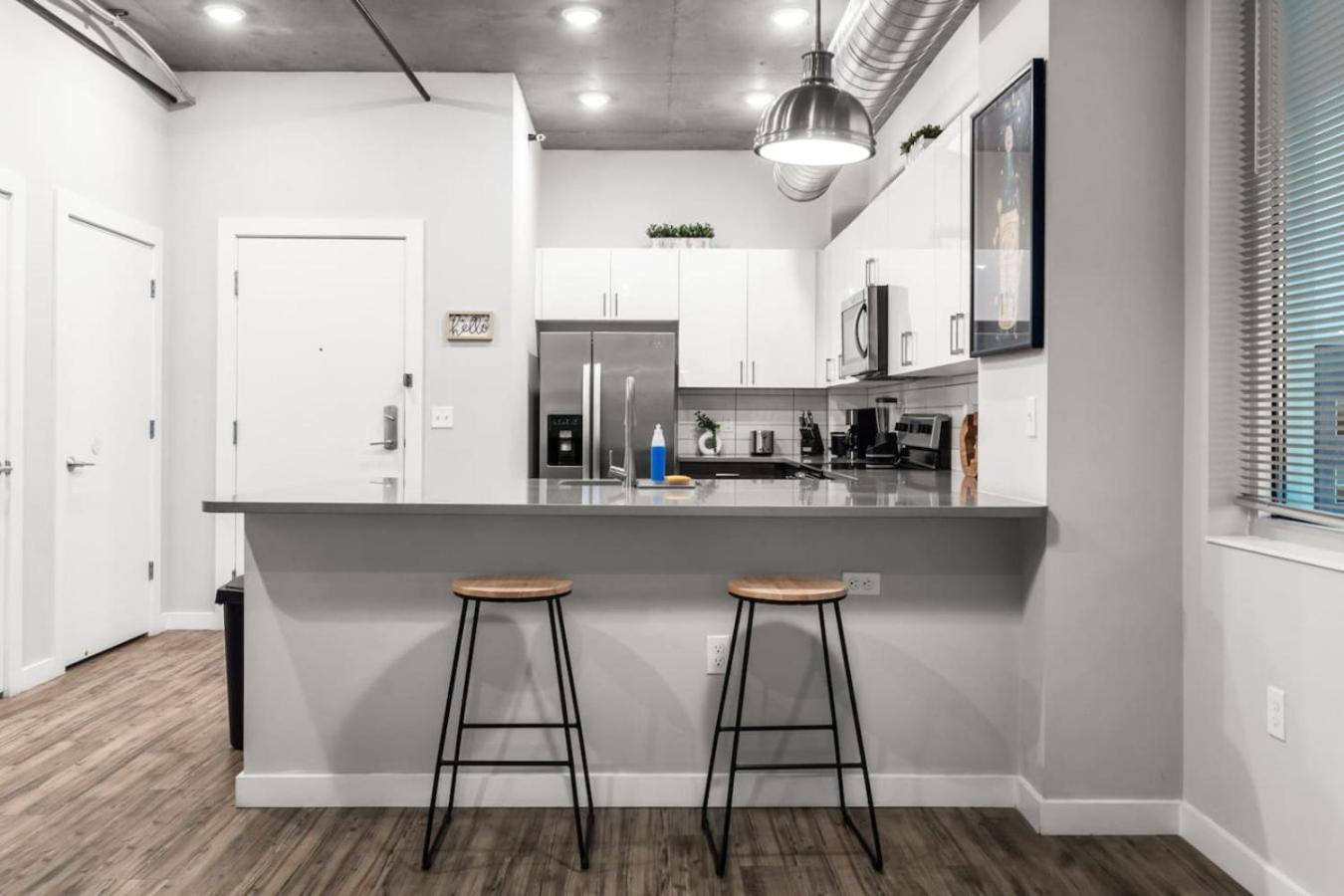 Modern 2 Bed Getaway Steps From Tropicana Field Sankt Petersburg Exterior foto